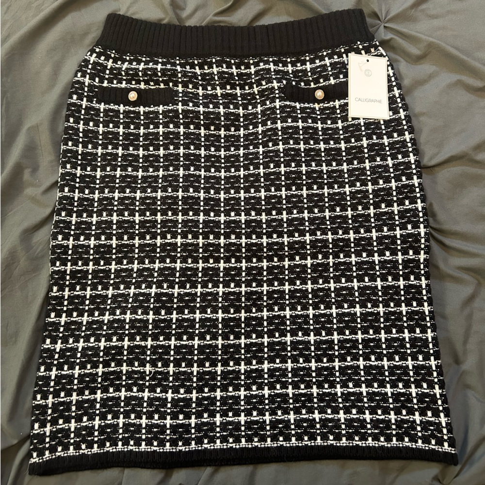 Knitted skirt, below knee